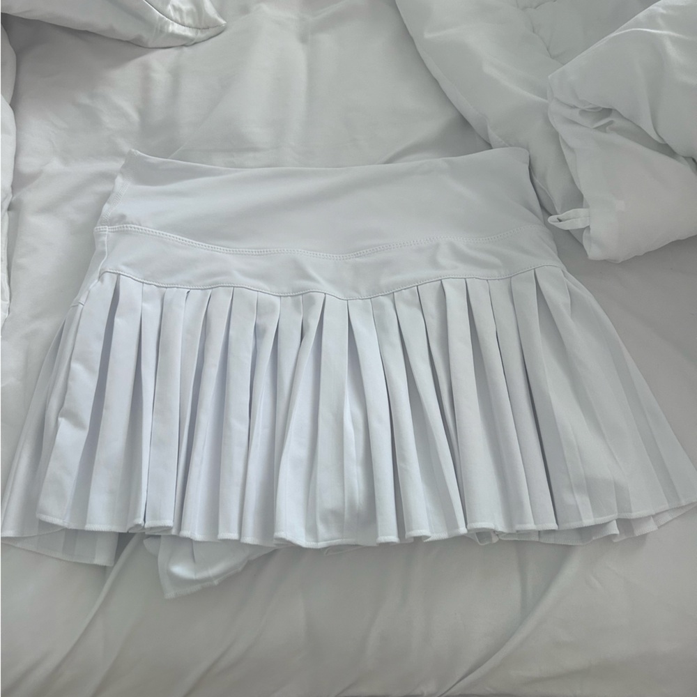 White gold hinge skirt medium